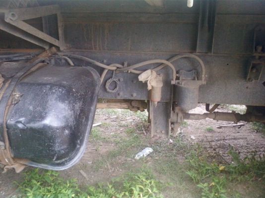 HINO  สภาพสวยเจ้าของดูแลรถเป็นอย่างดี ยางดีใหม่ แอร์เย็น ดั้มสามมิตร เครื่องยนต์220 หัวเก๋งไพฟ้า