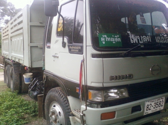 HINO  สภาพสวยเจ้าของดูแลรถเป็นอย่างดี ยางดีใหม่ แอร์เย็น ดั้มสามมิตร เครื่องยนต์220 หัวเก๋งไพฟ้า