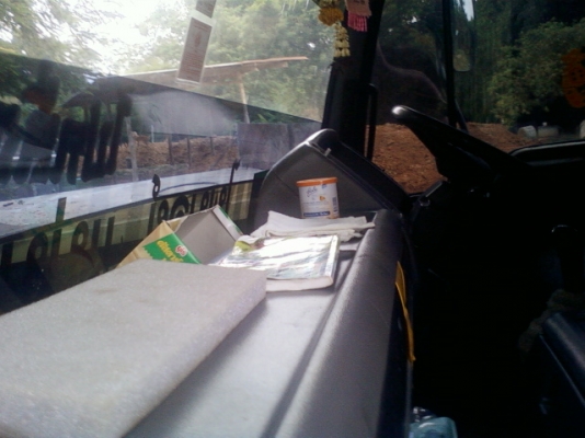 HINO  สภาพสวยเจ้าของดูแลรถเป็นอย่างดี ยางดีใหม่ แอร์เย็น ดั้มสามมิตร เครื่องยนต์220 หัวเก๋งไพฟ้า