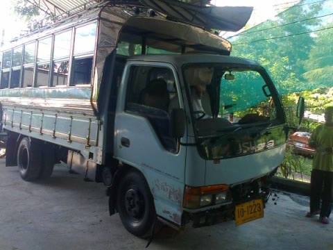 ขายตัดตามสภาพ 6ล้อโดยสาร "หัวการ์ตูน" ISUZU NKR 110HP ห้างแท้ปี 39 4BE1 110HP เครื่องไม่โดน คัสซีหน้าซ้าย งอตามรูป หัวบางเดิม ภายในเดิม พร้อมหลังคาโดยสารสแลนเลส สภาพสวยๆ ยางดี6เส้น รถโดนเกาะกลางมา ขับได้ปกติ เก็บหน่อย ตามรูป เอกสารครบพร้อม  ราคา