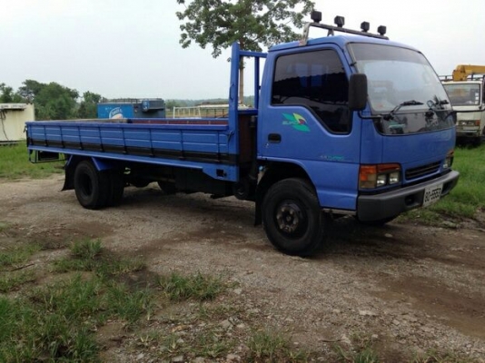 ขาย 6ล้อช่วงยาว5.50ม. รุ่นพิเศษคัสซีใหญ่ทั้งเส้น สภาพสวยกริ๊ป ISUZU NQR 150 ห้างแท้ปี48 เครื่องเดิมเกียร์เดิมช่วงล่างเดิมๆ คัสซีใหญ่สวยทั้งเส้นไม่มีผุ ไม่มีบวม กระบะคาร์โก้ ยาว5.5ม.สภาพสวยไม่มีผุ หัวบางเดิม ภายในสวยคอนโซลครบ แอร์ พ.พาวเวอร์ ยางสวย6เส้น พร