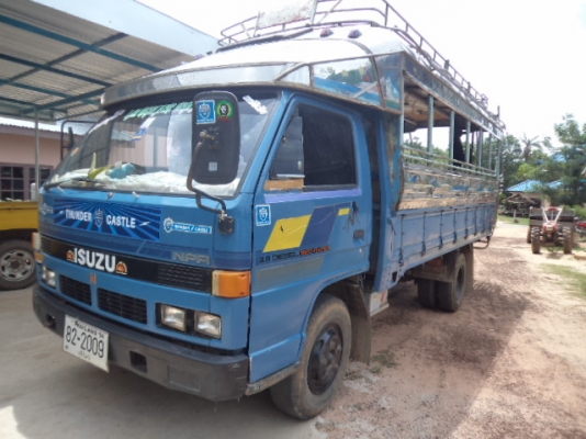 ขายรถ6ล้ออีซูซุNPR115แรง พร้อมหลังคาโดยสาร สภาพสวยๆพร้อมใช้งานคับ