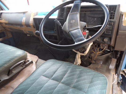 ขายรถ6ล้ออีซูซุNPR115แรง พร้อมหลังคาโดยสาร สภาพสวยๆพร้อมใช้งานคับ