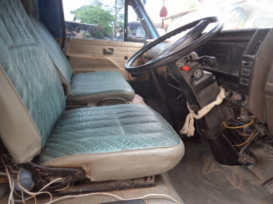 ขายรถ6ล้ออีซูซุNPR115แรง พร้อมหลังคาโดยสาร สภาพสวยๆพร้อมใช้งานคับ