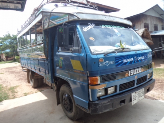 ขายรถ6ล้ออีซูซุNPR115แรง พร้อมหลังคาโดยสาร สภาพสวยๆพร้อมใช้งานคับ