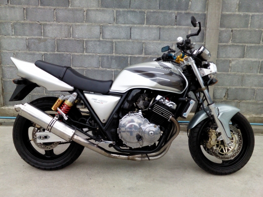 ขาย CB400 ปี98 ไมค์แดงมีของแต่งอินวอยครบพร้อมใช้ ราคา75000 (พระราม2)