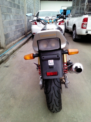 ขาย CB400 ปี98 ไมค์แดงมีของแต่งอินวอยครบพร้อมใช้ ราคา75000 (พระราม2)