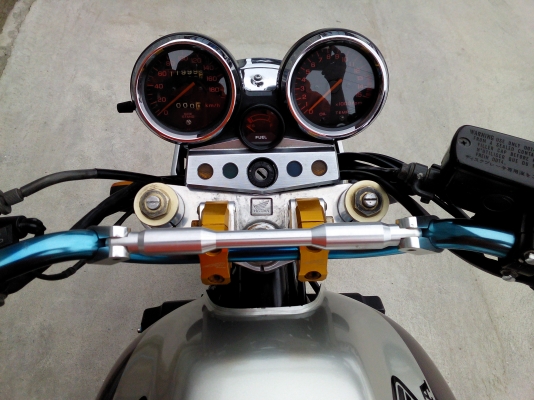 ขาย CB400 ปี98 ไมค์แดงมีของแต่งอินวอยครบพร้อมใช้ ราคา75000 (พระราม2)