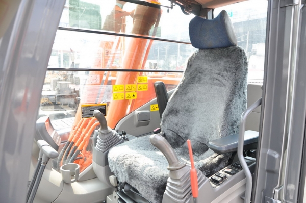 HITACHI  ZX 210 LC-3  SN  204352