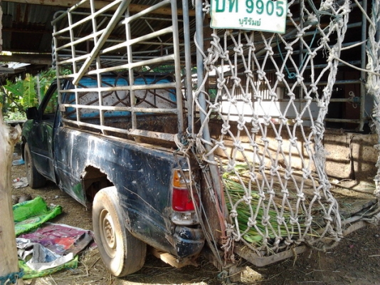 ***ขายแล้วครับขอบคุณ Truck2hand ขาย มังกรทองตอนเดียว 90HP ราคาเบาๆ ISUZU SPARK EX 2.5 ปี35/92 เครื่องเดิม4JA1 2.5 90HP แห้ง แรงดี ติดง่ายไม่มีเยิ้ม ช่วงล่างดี คัสซีได้ มีเริมผุนิดๆช่วงปลายโช๊คหลังไปท้าย กระบะผุต้องเปลี่ยน หัวบางสีเดิมภายในดีคอนโซลครบ แอร์