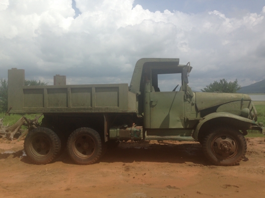 DODGE TRUCK 140 HP 6 สูบ สิบล้อดั๊มพ์ 2 เพลา เครื่องยนต์แน่นดีแรงดีเดิมๆ ภายในเก๋งไม่มีผุกร่อนแผ่นเพลทยังอยู่ครบพร้อม ช่วงล่างคัชซีสวยมากไม่มีบวมเลยใช้เหล็กกล้าอย่างหนาอย่างดี ยางสภาพดี 70\% พร้อมใช้งานเอกสารเล่มทะเบียนครบพร้อม ราคาต่อรองได้ครับ