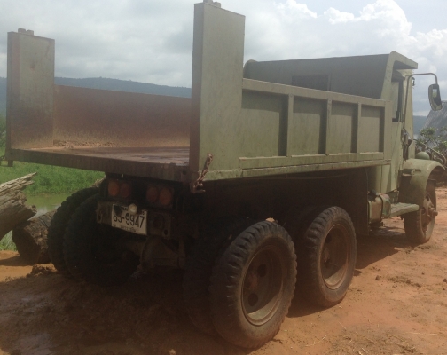 DODGE TRUCK 140 HP 6 สูบ สิบล้อดั๊มพ์ 2 เพลา เครื่องยนต์แน่นดีแรงดีเดิมๆ ภายในเก๋งไม่มีผุกร่อนแผ่นเพลทยังอยู่ครบพร้อม ช่วงล่างคัชซีสวยมากไม่มีบวมเลยใช้เหล็กกล้าอย่างหนาอย่างดี ยางสภาพดี 70\% พร้อมใช้งานเอกสารเล่มทะเบียนครบพร้อม ราคาต่อรองได้ครับ