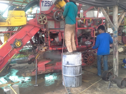 ขายพร้อมนำส่งแล้วครับ ไปบุรีรัมย์ หลังจากจองตั้งแต่รถเข้าอู่ใหม่ ๆ กลัวไม่ทัน ถ้าไม่จองก่อนก็ไม่ทันจริง ๆ นั่นแหละ ถ้าสนใจยังมีอีกคันครับ รีบจองก่อนพลาด กำลังบิ้ว สินเดือนก็คงเสร็จ