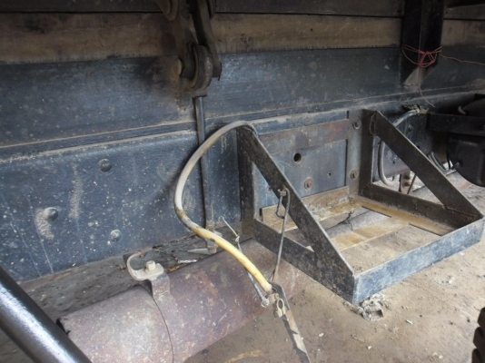 รถดัมHINO เครื่องEC100 เลขคันซี KL300 ยาง900 รถดัมHINO เครื่องEC100 เลขคันซี KL300 ยาง900