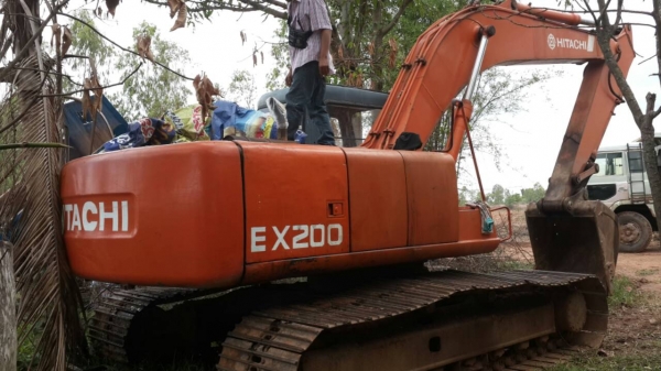 ขายด่วนHITASHI EX200 รุ่น2 เอกสารไม่มีราคาย่อมเยาว์รีบจอง 0811838154 0843923995