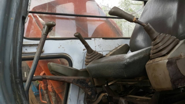 ขายด่วนHITASHI EX200 รุ่น2 เอกสารไม่มีราคาย่อมเยาว์รีบจอง 0811838154 0843923995