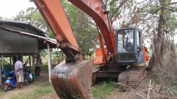 ขายด่วนHITASHI EX200 รุ่น2 เอกสารไม่มีราคาย่อมเยาว์รีบจอง 0811838154 0843923995