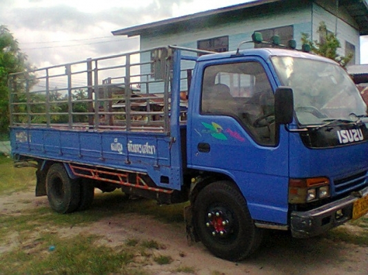 ISUZU135ปี2544ยกหัวได้ เครื่องดีมาก เกียร์สั้นคัตซีสวย ยางดีภายในสวยมาก ISUZU135ปี2544ยกหัวได้ เครื่องดีมาก เกียร์สั้นคัตซีสวย ยางดีภายในสวยมาก