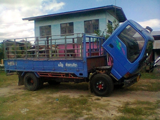 ISUZU135ปี2544ยกหัวได้ เครื่องดีมาก เกียร์สั้นคัตซีสวย ยางดีภายในสวยมาก