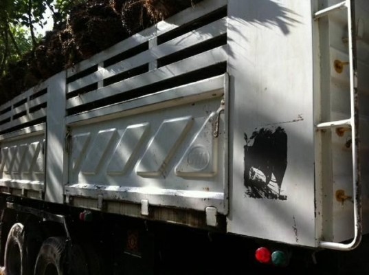 รถอีซูซุ  10  ล้อดั้ม 270 แรงม้า ปี 49  สนใจติดต่อ 081 - 6079515