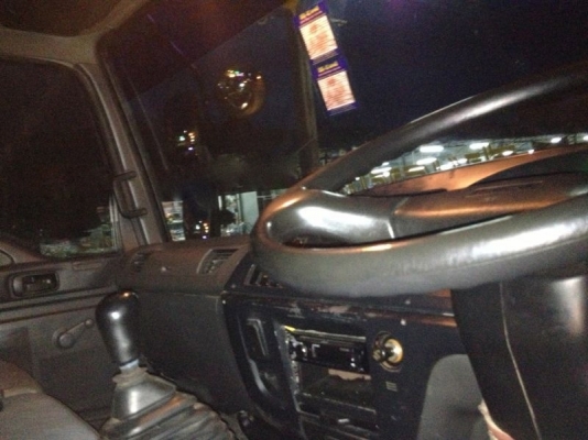 รถอีซูซุ  10  ล้อดั้ม 270 แรงม้า ปี 49  สนใจติดต่อ 081 - 6079515