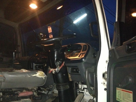 รถอีซูซุ  10  ล้อดั้ม 270 แรงม้า ปี 49  สนใจติดต่อ 081 - 6079515