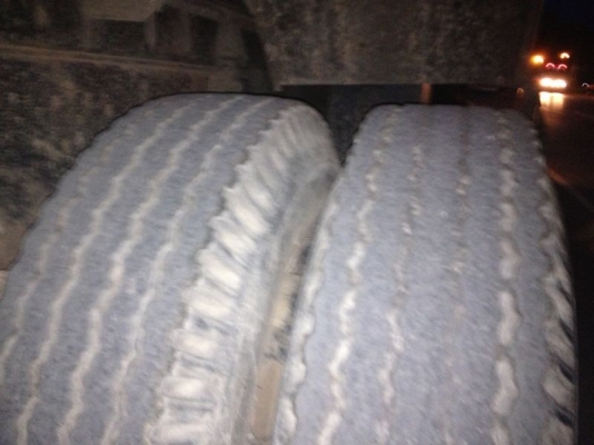 รถอีซูซุ  10  ล้อดั้ม 270 แรงม้า ปี 49  สนใจติดต่อ 081 - 6079515