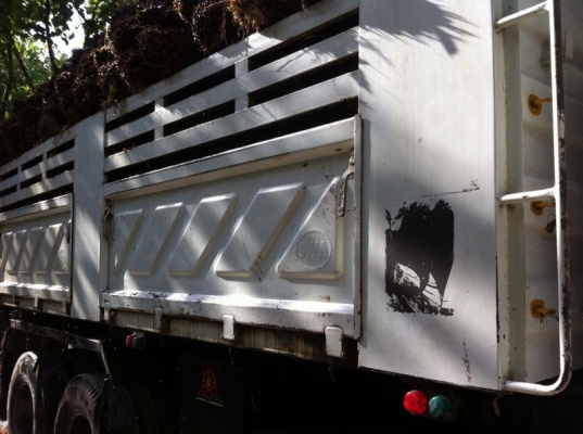 รถอีซูซุ  10  ล้อดั้ม 270 แรงม้า ปี 49  สนใจติดต่อ 081 - 6079515