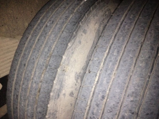 รถอีซูซุ  10  ล้อดั้ม 270 แรงม้า ปี 49  สนใจติดต่อ 081 - 6079515