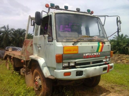 รถอีซูซุ 10 ล้อ ท้ายลาด 210 แรงม้า  สนใจติ ดต่อ 081 - 6079515