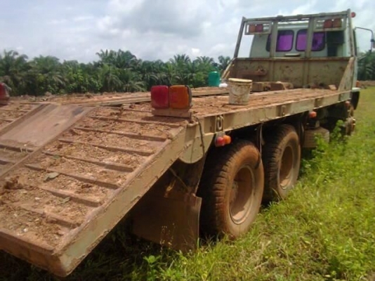 รถอีซูซุ 10 ล้อ ท้ายลาด 210 แรงม้า  สนใจติ ดต่อ 081 - 6079515