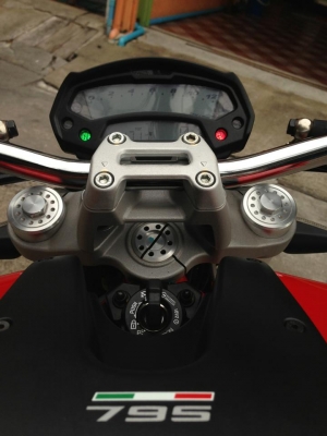 ขาย DUCATI 795 รถออกศูนษ์ทองหล่อรถ7เดือนสภาพป้ายแดงครับ