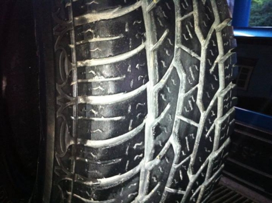 ขายยางMAXXIS 700 BRAVO A/T 31-10.5-15 ปี0610ดอกเต็มๆ1คู่