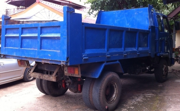 ISUZU ROCKY 175 HP 6BG1 หกล้อดั๊มพ์ กระบะดั๊มพ์เหล็ก 6 ตันความยาว 3.60 เมตรสภาพสวยจัด เครื่องแห้งแรงดี ภายในเก๋งคอนโซลสวยครบ พวงมาลัยเพาเวอร์ ระบบเบรคทริ๊ปฟี้ ช่วงล่างใหญ่คัชซีไม่มีบวม ยาง 8.25 ขอบ 16 สภาพดี 70\% พร้อมบรรทุกพร้อมใช้งาน เอกสารทะเบียนภาษีครบ ISUZU ROCKY 175 HP 6BG1 หกล้อดั๊มพ์ กระบะดั๊มพ์เหล็ก 6 ตันความยาว 3.60 เมตรสภาพสวยจัด เครื่องแห้งแรงดี ภายในเก๋งคอนโซลสวยครบ พวงมาลัยเพาเวอร์ ระบบเบรคทริ๊ปฟี้ ช่วงล่างใหญ่คัชซีไม่มีบวม ยาง 8.25 ขอบ 16 สภาพดี 70\% พร้อมบรรทุกพร้อมใช้งาน เอกสารทะเบียนภาษีครบ