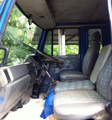 ISUZU ROCKY 175 HP 6BG1 หกล้อดั๊มพ์ กระบะดั๊มพ์เหล็ก 6 ตันความยาว 3.60 เมตรสภาพสวยจัด เครื่องแห้งแรงดี ภายในเก๋งคอนโซลสวยครบ พวงมาลัยเพาเวอร์ ระบบเบรคทริ๊ปฟี้ ช่วงล่างใหญ่คัชซีไม่มีบวม ยาง 8.25 ขอบ 16 สภาพดี 70\% พร้อมบรรทุกพร้อมใช้งาน เอกสารทะเบียนภาษีครบ ISUZU ROCKY 175 HP 6BG1 หกล้อดั๊มพ์ กระบะดั๊มพ์เหล็ก 6 ตันความยาว 3.60 เมตรสภาพสวยจัด เครื่องแห้งแรงดี ภายในเก๋งคอนโซลสวยครบ พวงมาลัยเพาเวอร์ ระบบเบรคทริ๊ปฟี้ ช่วงล่างใหญ่คัชซีไม่มีบวม ยาง 8.25 ขอบ 16 สภาพดี 70\% พร้อมบรรทุกพร้อมใช้งาน เอกสารทะเบียนภาษีครบ