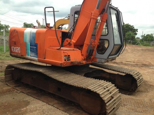 ขายรถแบคโฮ HITACHI EX120-2 ระบบไฟฟ้าเต็ม ใบกว้าง 80 ซม มีVDO รถนอกนำเข้าสภาพสวย  ติดต่อ 081-2990958