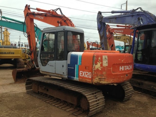 ขายรถแบคโฮ HITACHI EX120-2 ระบบไฟฟ้าเต็ม ใบกว้าง 80 ซม มีVDO รถนอกนำเข้าสภาพสวย  ติดต่อ 081-2990958