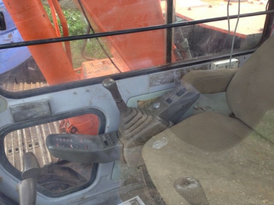 ขายรถแบคโฮ HITACHI EX120-2 ระบบไฟฟ้าเต็ม ใบกว้าง 80 ซม มีVDO รถนอกนำเข้าสภาพสวย  ติดต่อ 081-2990958