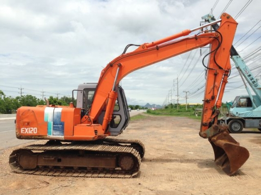 ขายรถแบคโฮ HITACHI EX120-2 ระบบไฟฟ้าเต็ม ใบกว้าง 80 ซม มีVDO รถนอกนำเข้าสภาพสวย  ติดต่อ 081-2990958