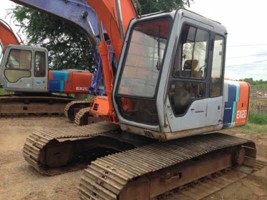 ขายรถแบคโฮ HITACHI EX120-2 ระบบไฟฟ้าเต็ม ใบกว้าง 80 ซม มีVDO รถนอกนำเข้าสภาพสวย  ติดต่อ 081-2990958