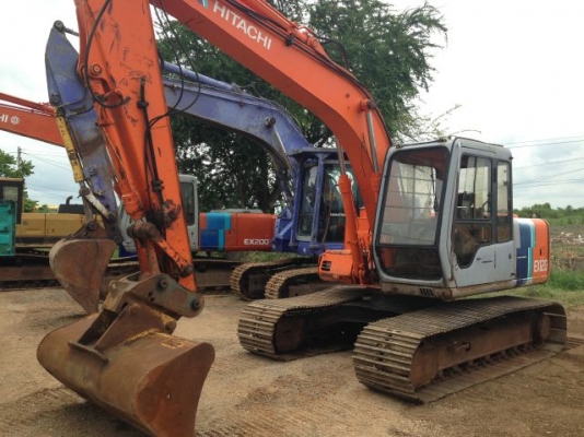 ขายรถแบคโฮ HITACHI EX120-2 ระบบไฟฟ้าเต็ม ใบกว้าง 80 ซม มีVDO รถนอกนำเข้าสภาพสวย  ติดต่อ 081-2990958