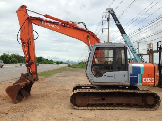 ขายรถแบคโฮ HITACHI EX120-2 ระบบไฟฟ้าเต็ม ใบกว้าง 80 ซม มีVDO รถนอกนำเข้าสภาพสวย  ติดต่อ 081-2990958