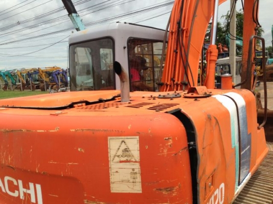 ขายรถแบคโฮ HITACHI EX120-2 ระบบไฟฟ้าเต็ม ใบกว้าง 80 ซม มีVDO รถนอกนำเข้าสภาพสวย  ติดต่อ 081-2990958