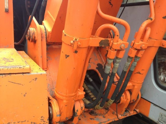 ขายรถแบคโฮ HITACHI EX120-2 ระบบไฟฟ้าเต็ม ใบกว้าง 80 ซม มีVDO รถนอกนำเข้าสภาพสวย  ติดต่อ 081-2990958