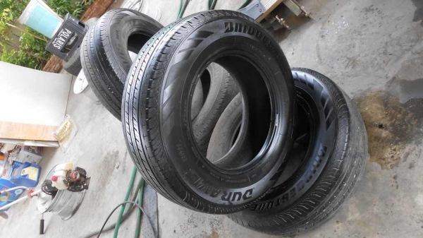 ยางใหม่ๆ BridgeStone Duravis 215 70 R15 (1412) ยางใหม่ๆ BridgeStone Duravis 215 70 R15 (1412)