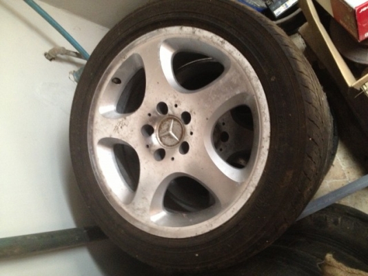 ขายล้อ benz w210 ล้อแท้นะคับ พร้อมยางสวยๆๆ เลยคับ ขาย  16500