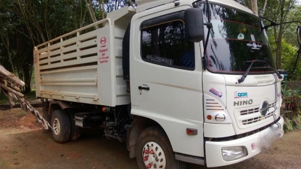 รถฮีโน่ 6 ล้อดั้ม 175 แรงม้า ปี 55  ( รถวิ่ง 13x,xxx กม. )  สนใจติดต่อ 081 - 6079515