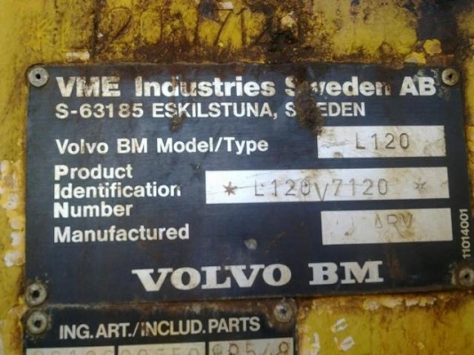 ขายด่วน VOLVO BM L120 รถตักล้อยาง รถมีอยู่ 2 คันขายเหมารวมตามสภาพครับ รถต้องเก็บรายละเอียดบ้างเล็กน้อยครับ อะไหล่และอุปกรณ์อยู่ครบพร้อมเดิมๆครับ ราคาต่อรองได้นะครับ