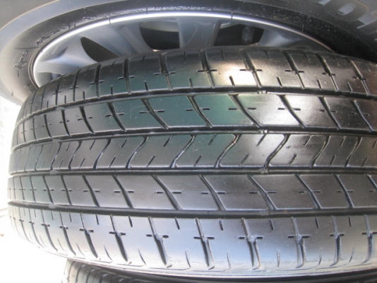 ขายล้อแม็ก Toyota vios 12 ก้าน 15"x5.5" et45 4รู100 +ยางต้นปี12 ครับ  สนใจติดต่อเล็กคลองสามครับ (081-3747940)