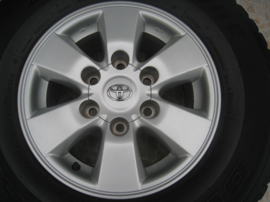 ขายล้อแม็ก Toyota Vigo 15"x7" et30 6รู139 + ยางปี4310  (081-3747940)